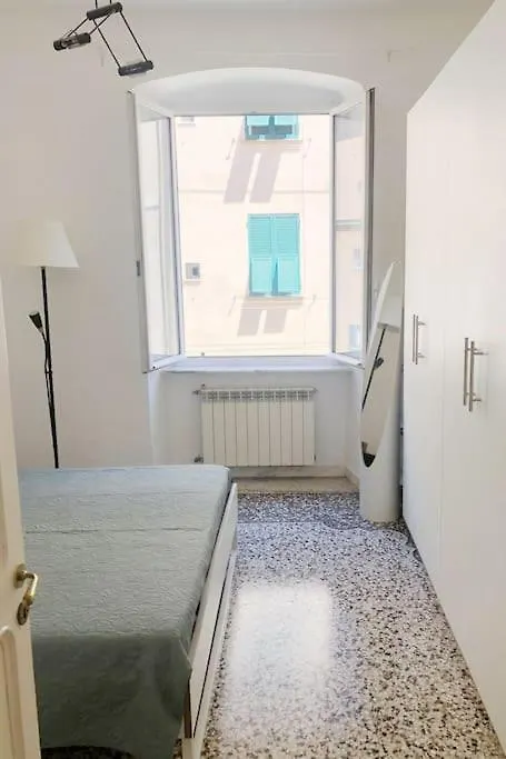 Liberta 11 - Traditional Genovese Apartment Genoa Italy