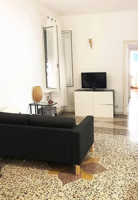 Liberta 11 - Traditional Genovese Apartment Genoa Italy